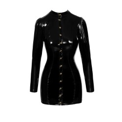 F246 Robe courte en PVC fermée sur le devant par des fermoirs dorés