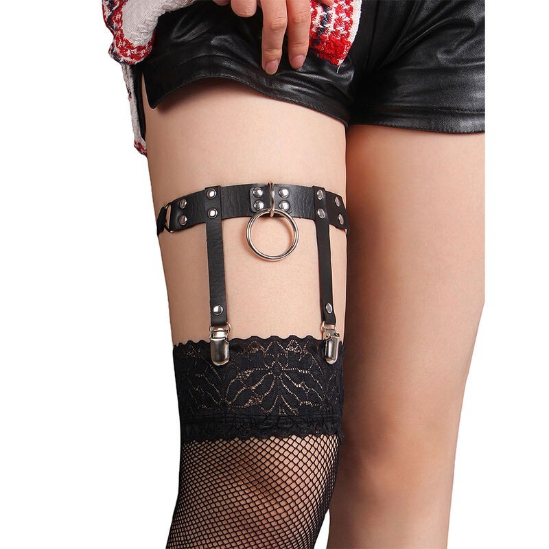 JARRETELLE PUNK EN CUIR AJUSTABLE