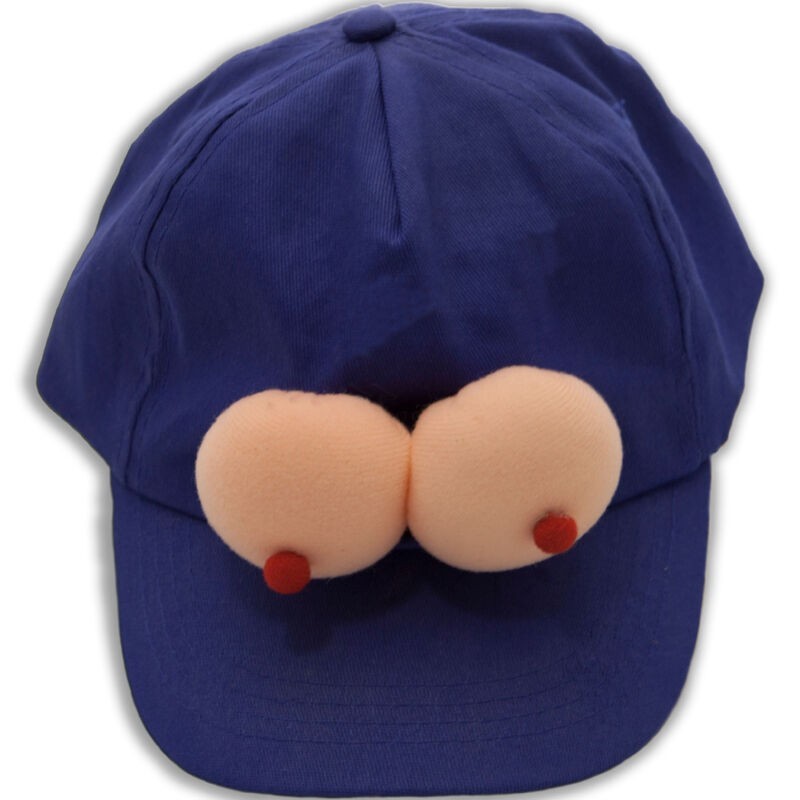 Casquette aux seins